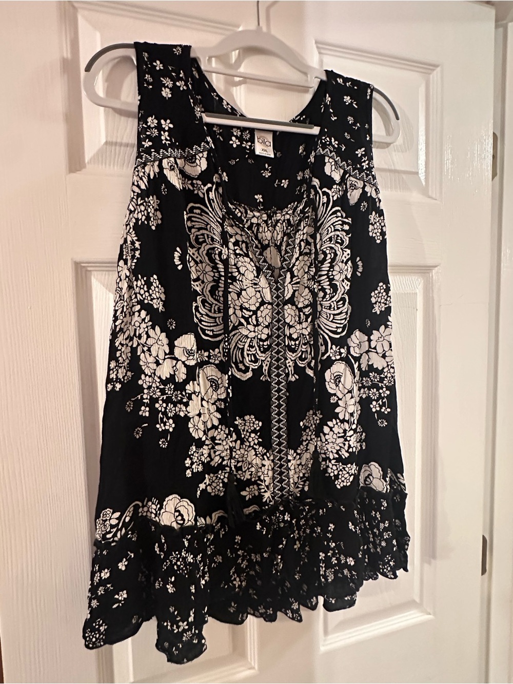 Bila Black and White Floral Sleeveless Tank like new